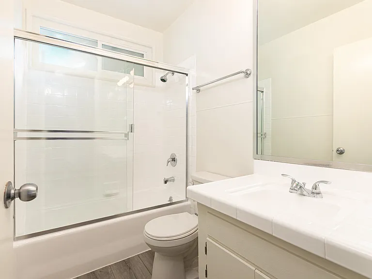 Holt Villas — Photo 11