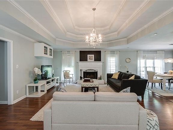 5th image of 2456 Meredith Dr