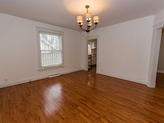 5th image of 858 Forest Ave