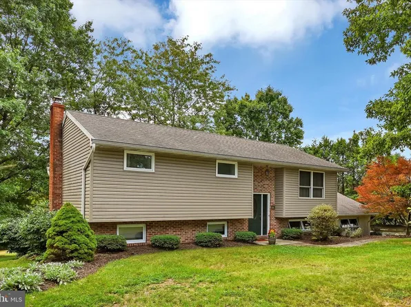 79 Hill Rd, Bernville, PA 19506