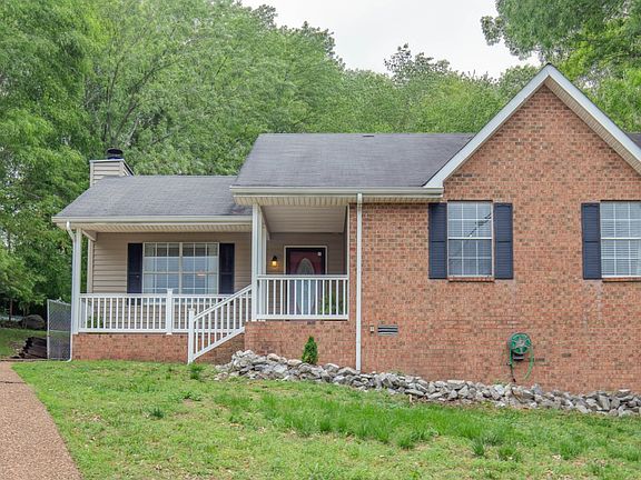 2nd image of 820 Bayswater Pl