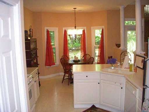 3rd image of 4053 Thornbrook Ln