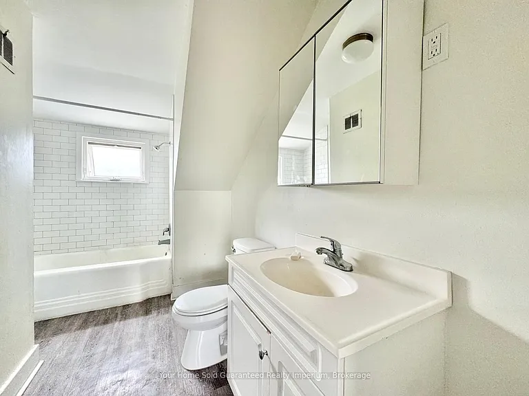 232 Grantham Ave #UPPER — Photo 8