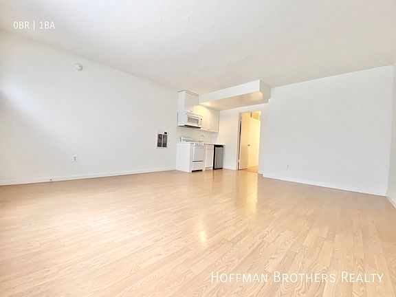 5th image of 636 N Saint Andrews Pl #2A