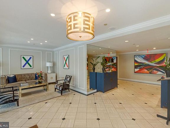 5th image of 1401 N Oak St APT 604