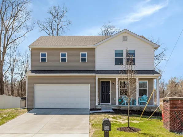 6006 Burton Estates Dr, Burton, MI 48519