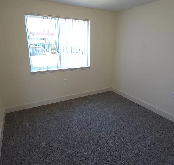 Winfou06-Columbia Village Apartments — Photo 16