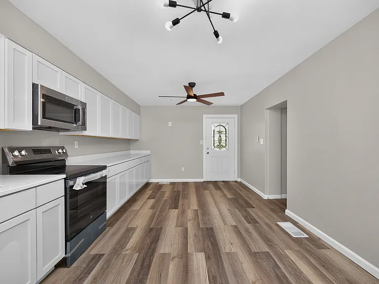 904 Locust Corner Rd — Photo 4