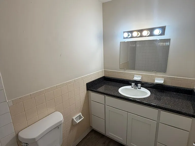 Malaga Villa Apartments — Photo 9