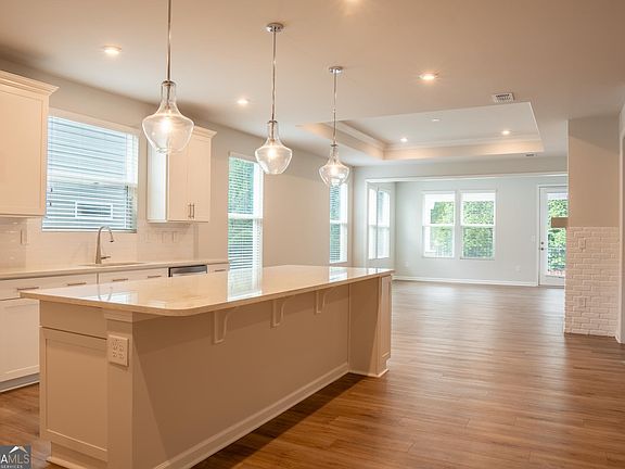 5th image of 136 Creekside Ct