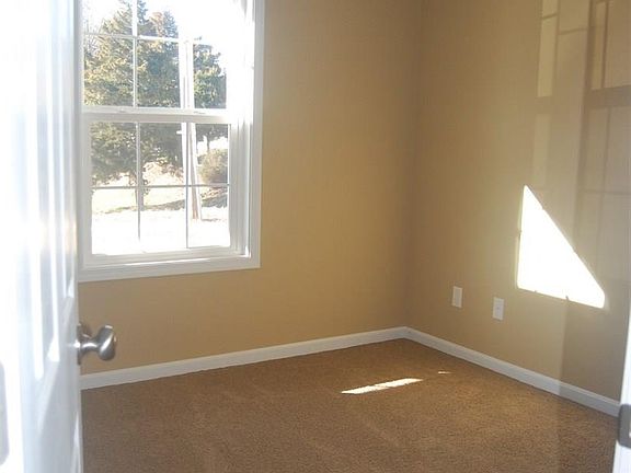 5th image of 1353 Hill St