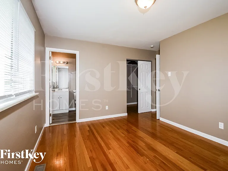 13825 Invicta Dr — Photo 9