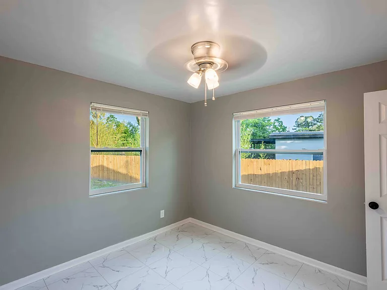 2013 Ronald Ln — Photo 26
