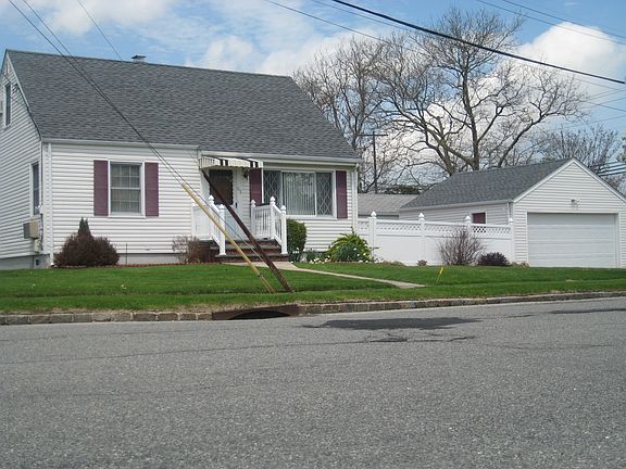 3rd image of 63 Prince St