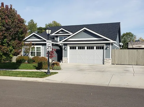 3881 Arizona Dr, Medford, OR 97504