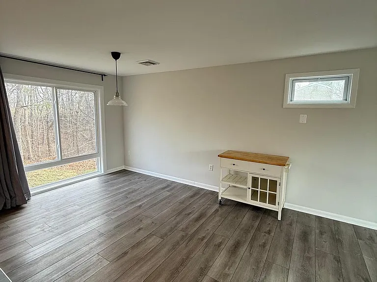 874 Oakdale Dr — Photo 3