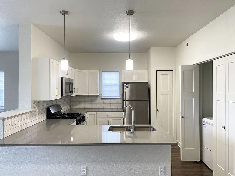 Stoney Pointe Apartment Homes — Photo 17