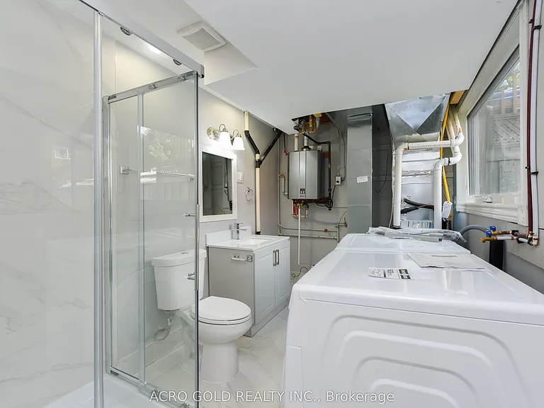 19 Hoskins Sq — Photo 37