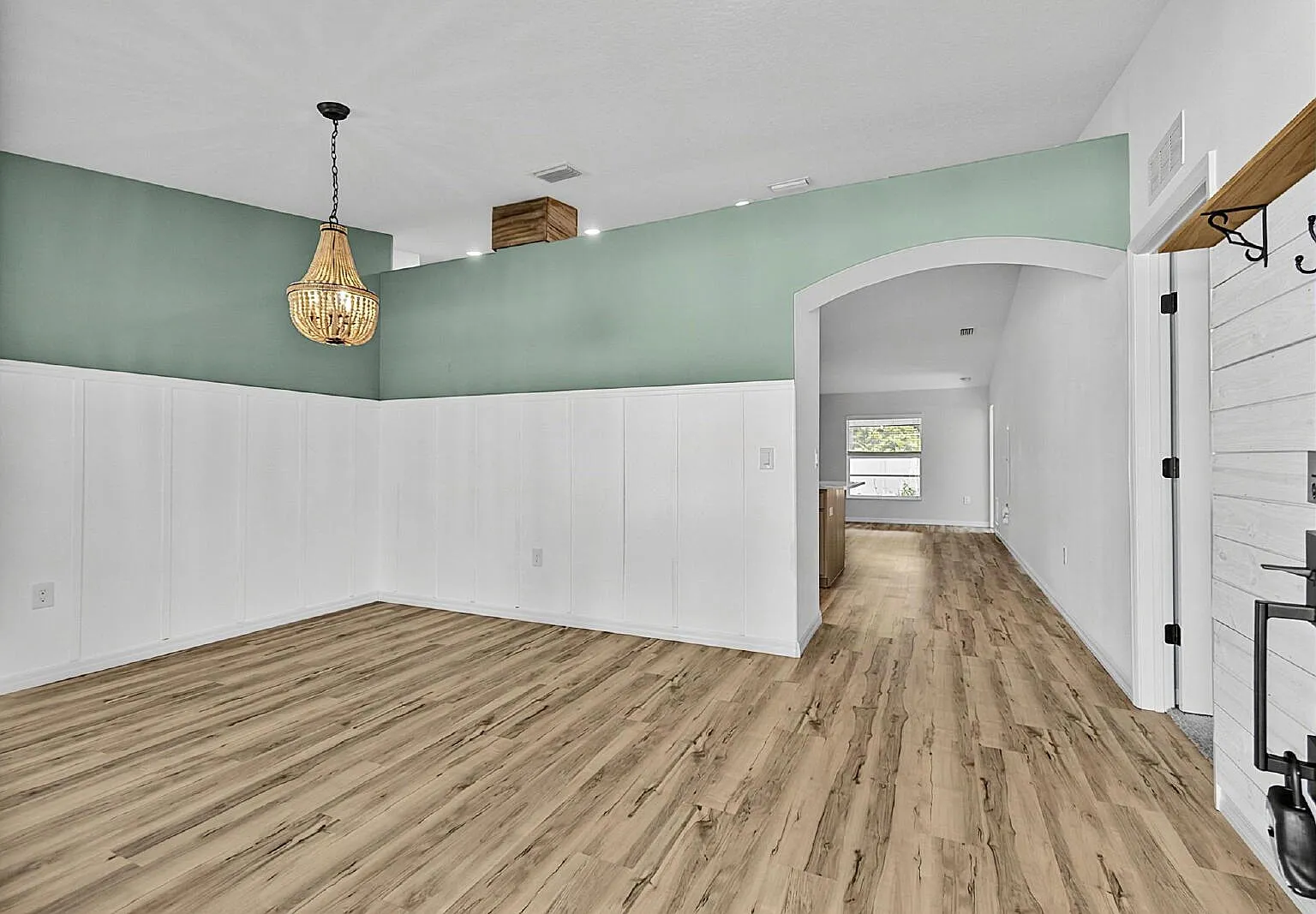 4 bed, 3.0 bath, 2322 sqft, $2,500 — Photo 3