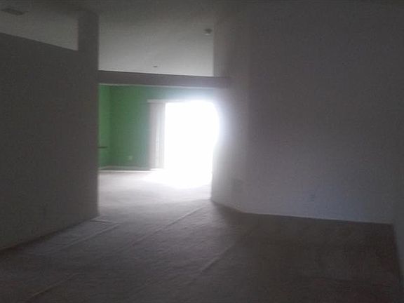 3rd image of 870 Greenleaf Cir