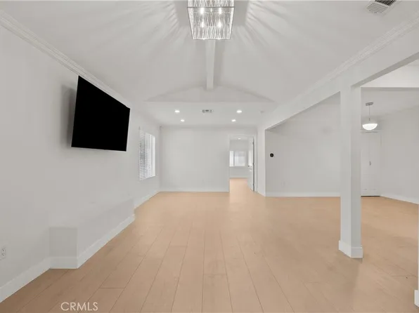 5025 Noble Ave, Sherman Oaks, CA 91403