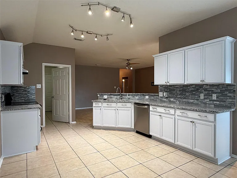 9510 Barr Spring Dr — Photo 9