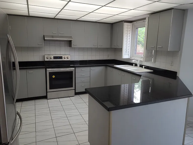 6 Edgecroft Trl — Photo 5
