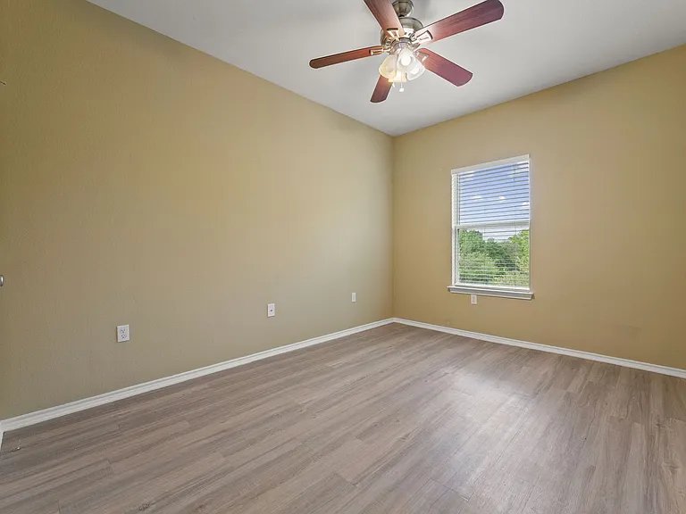 Stone Hill Apartments — Photo 34