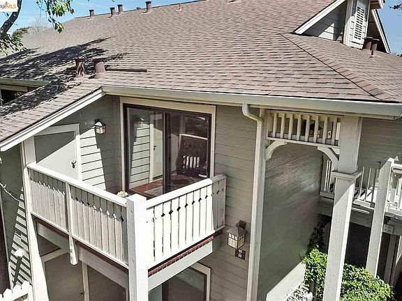 2nd image of 98 Shoreline Ct