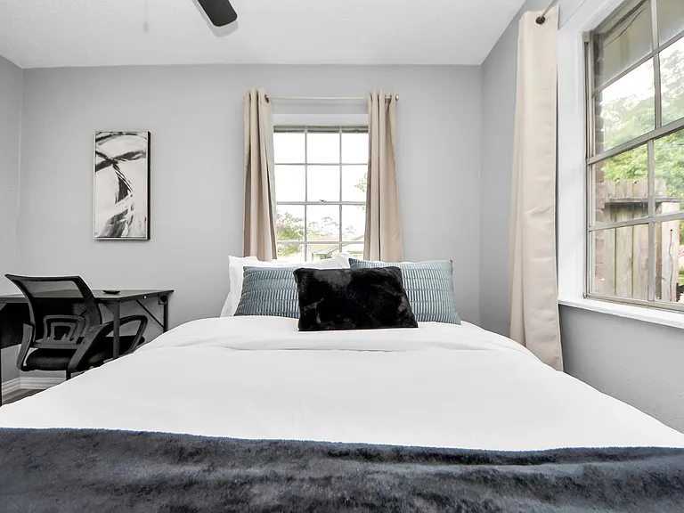Room 6 bed and desk