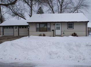 1622 Hillcrest Dr, Mason City, IA 50401