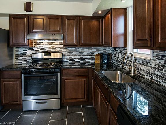 4th image of 24729 Robinia Dr