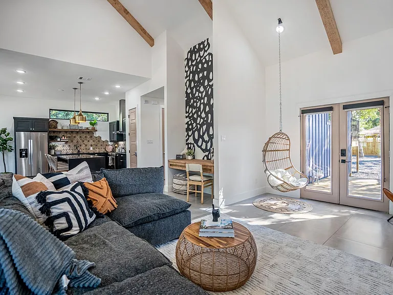 207 S Lockwood Dr #1 — Photo 10