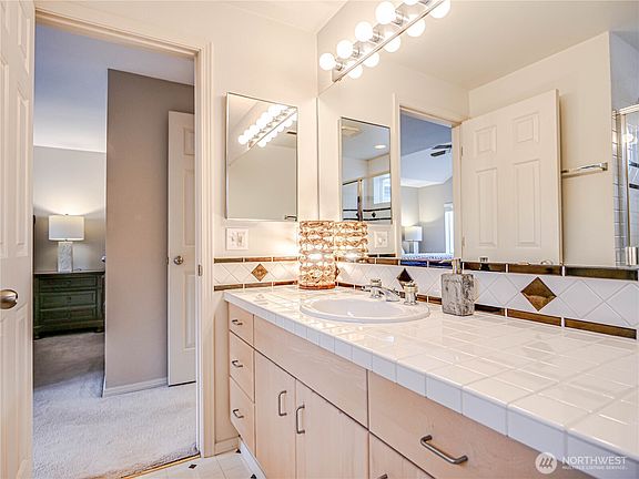 5th image of 4714 Fairwood Boulevard NE #202