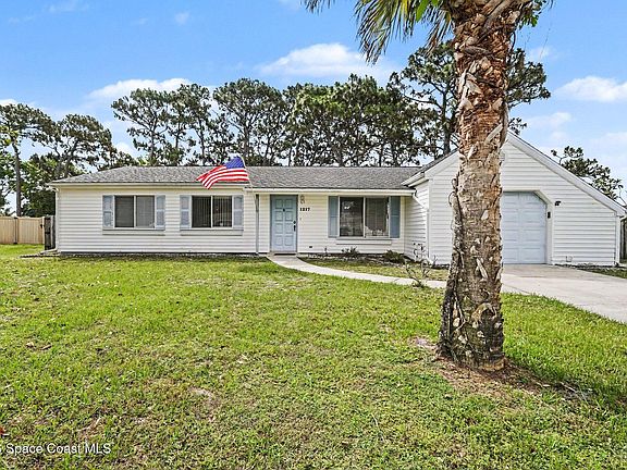 3rd image of 1217 Ethel Cir NE