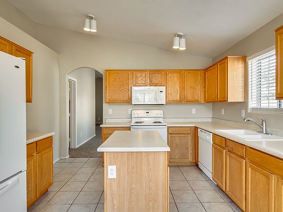 4th image of 2584 N 131st Ln