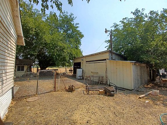 4th image of 22981 Tehama Ave