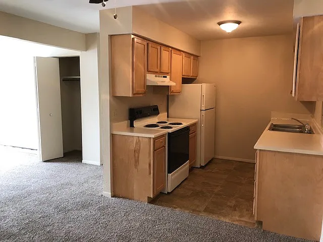 Ravenswood Apartments — Photo 4