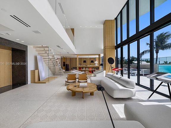 4th image of 19575 Collins Ave Unit 3