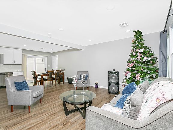 4th image of 20 Cahill St