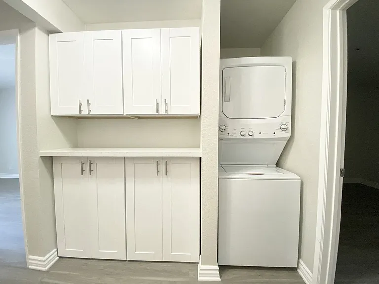 Chateau Spring Gardens Apartments — Photo 20