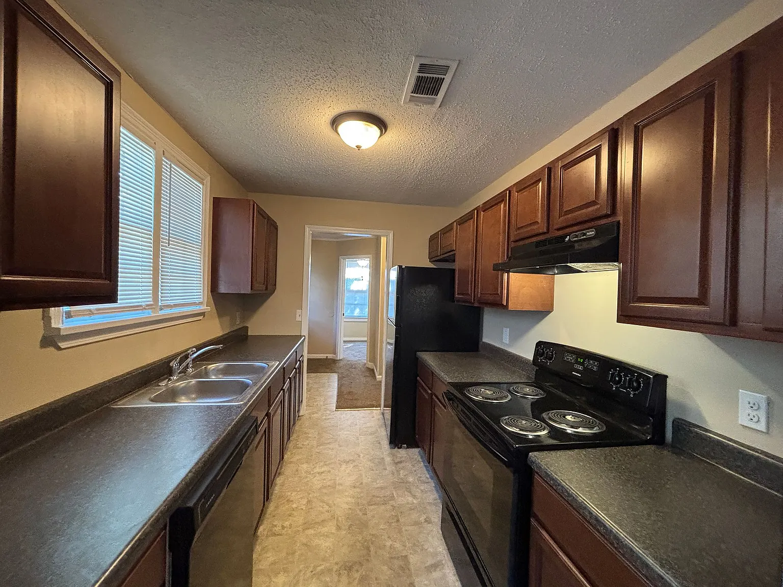 2109 S Taylor St — Photo 2