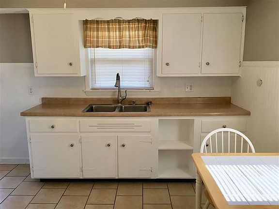 3rd image of 621 Merrill Ave