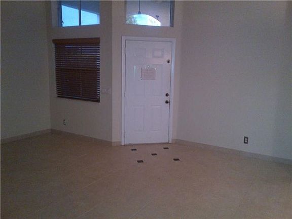 4th image of 908 Stanton Dr
