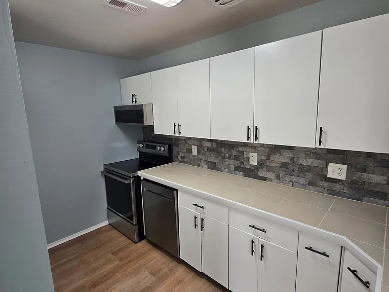 1702 Wakefield Dr NE — Photo 4