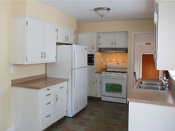 4th image of 141 Lakewood Dr