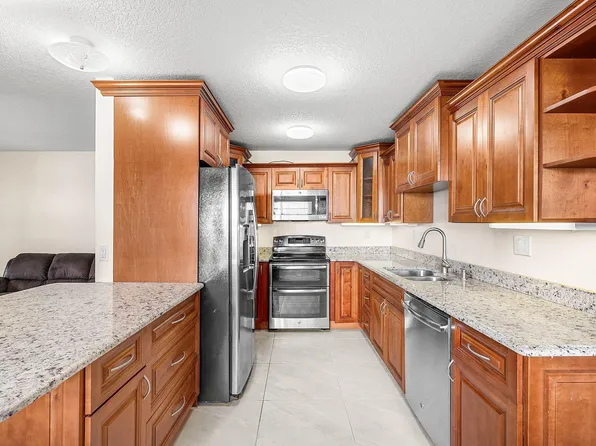 447 Burgundy J, Delray Beach, FL 33484