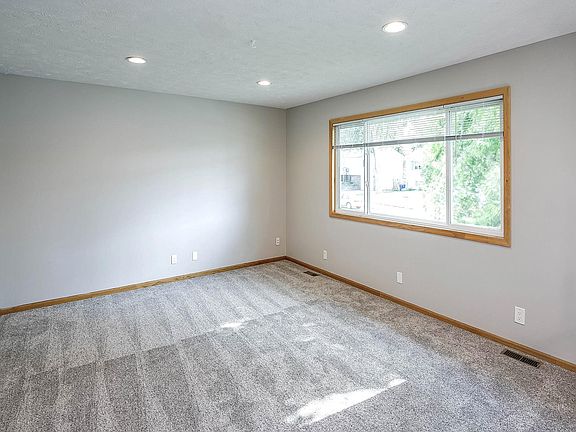 3rd image of 7408 Elm Dr