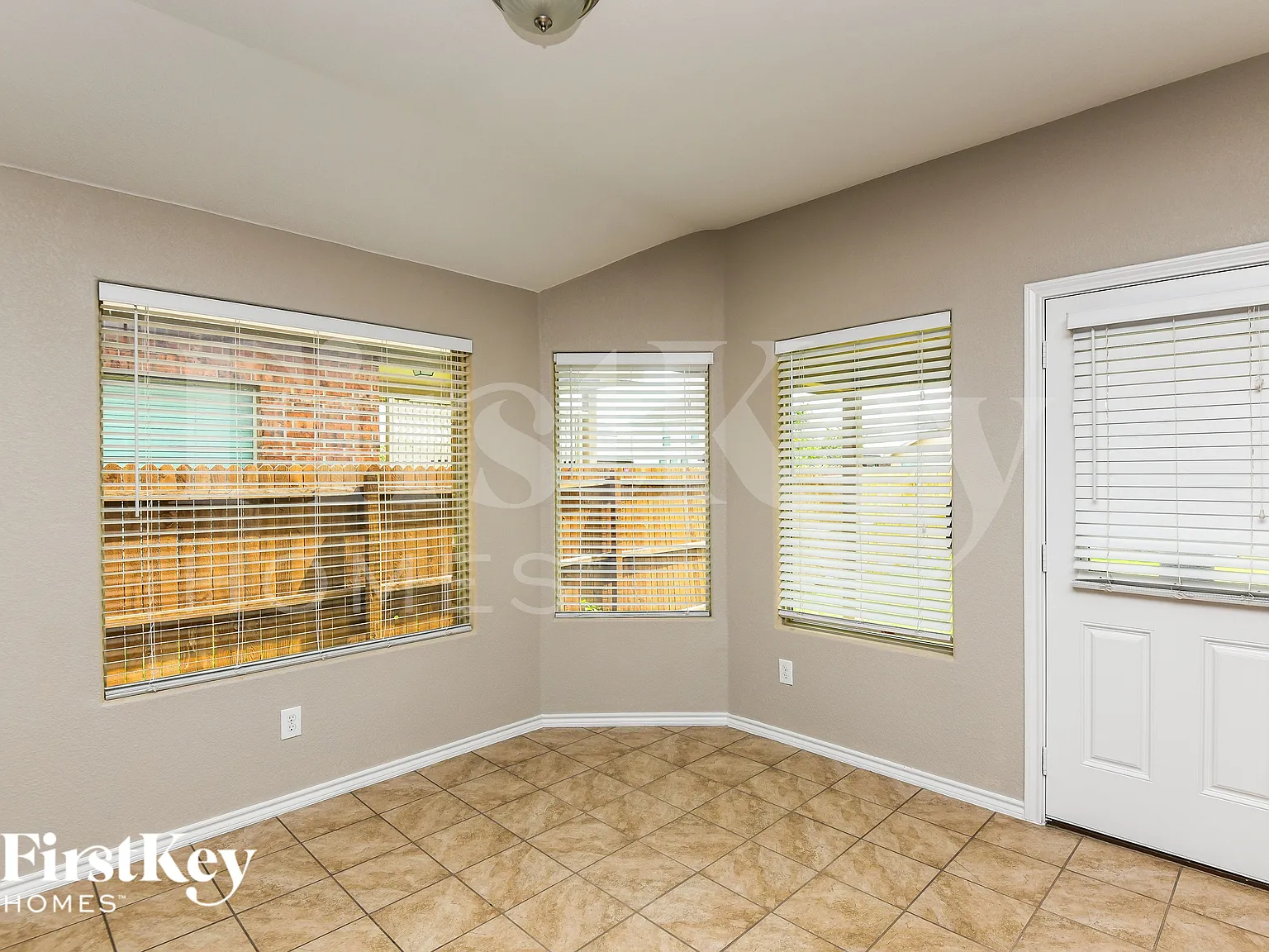 4 bed, 2.0 bath, 1792 sqft, $1,940 — Photo 4