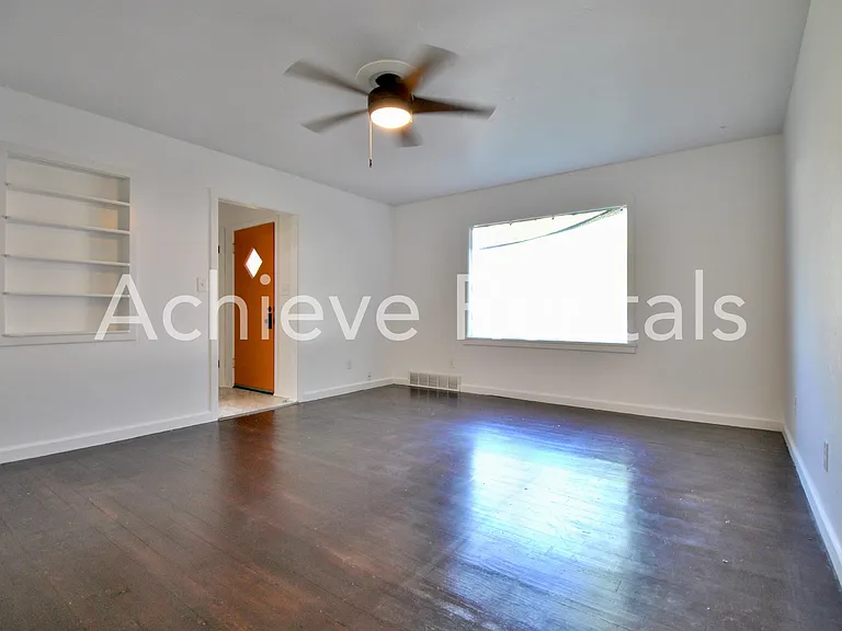 704 N 200 E — Photo 4